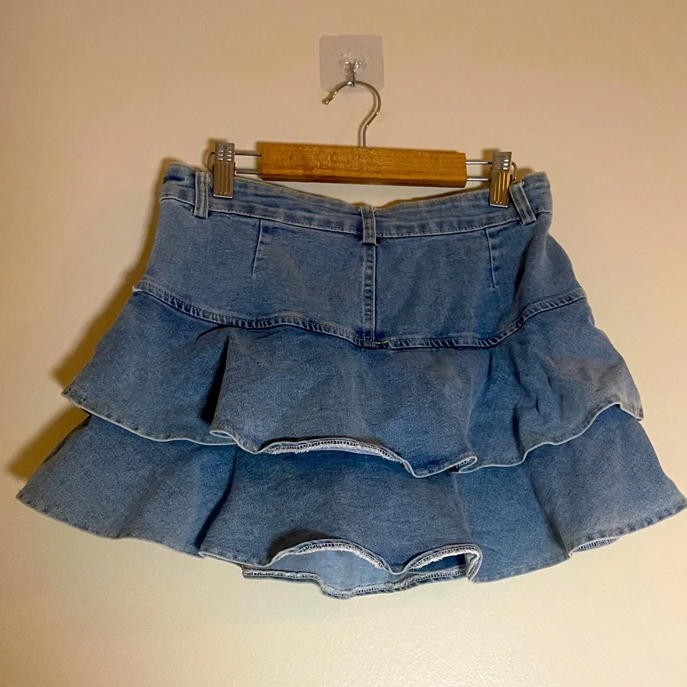 Juniors Denim Skort Size Large Blue Short Tiered Mini Ruffled Bottom - Picture 3 of 8